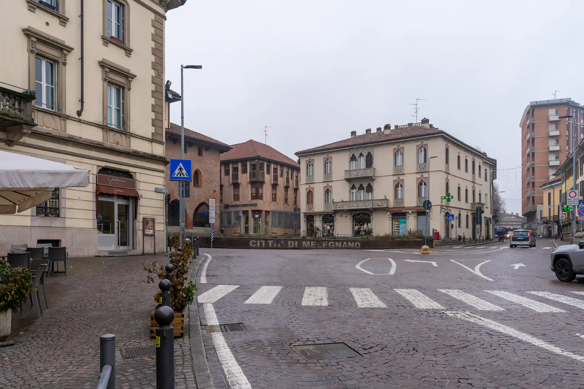 Palazzi storici nel centro di Melegnano, a breve distanza dal B&B Gandini